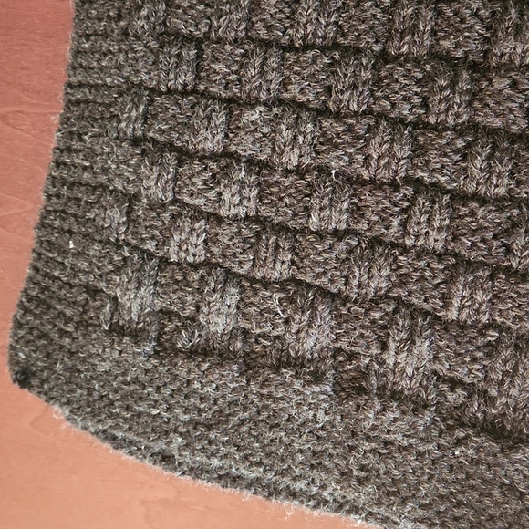 Hand Knit Baby Blanket - Picture 4 of 4